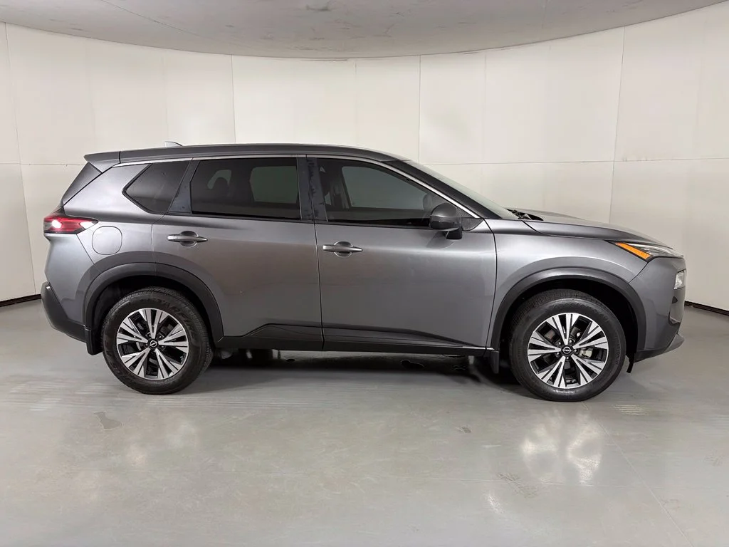 Used 2022 Gray Nissan SV image 9