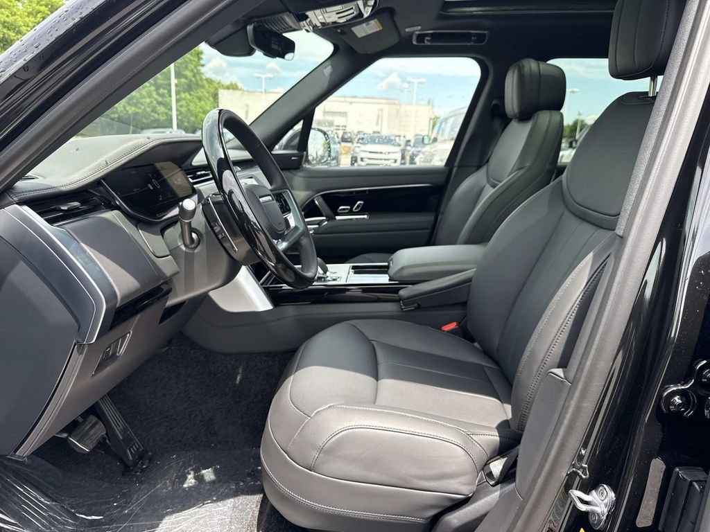 New 2026 Santorini Black Land Rover SE image 18