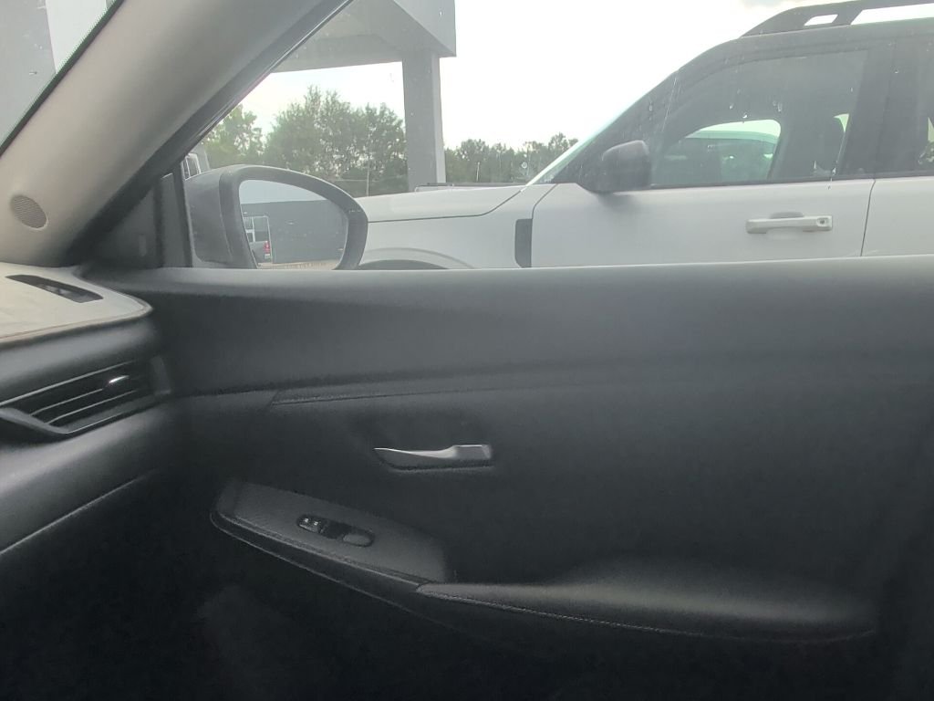 Used 2023 Gray Nissan S image 7