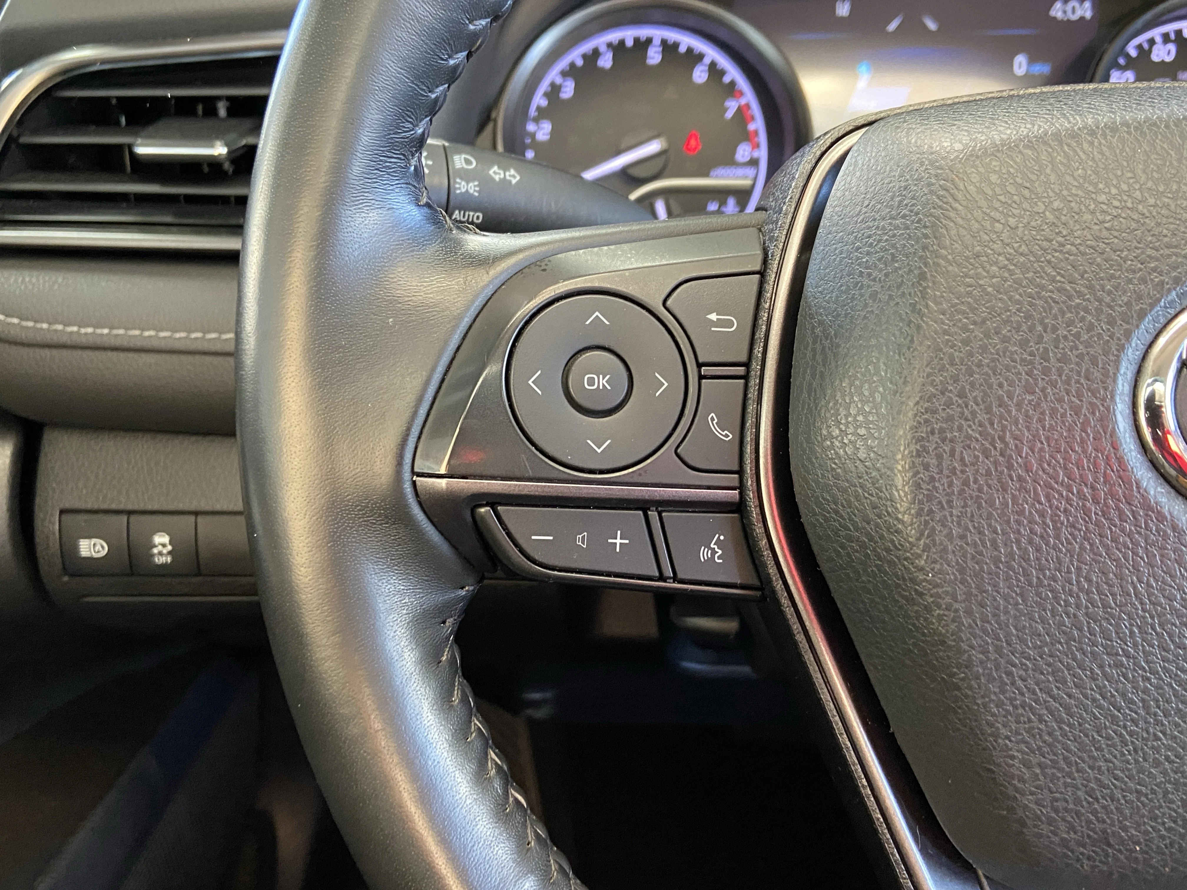 2022 Toyota Camry SE - Photo 18