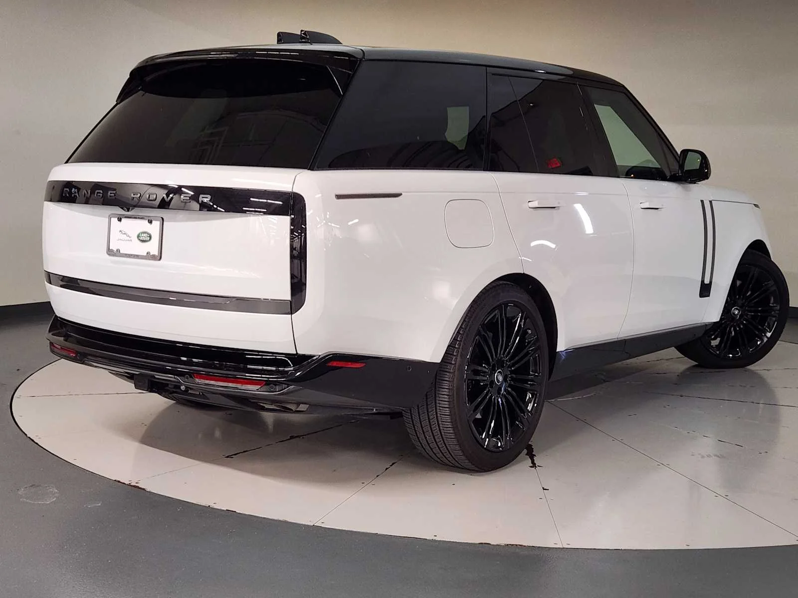 Used 2025 Fuji White Land Rover Autobiography - P530 SWB image 2