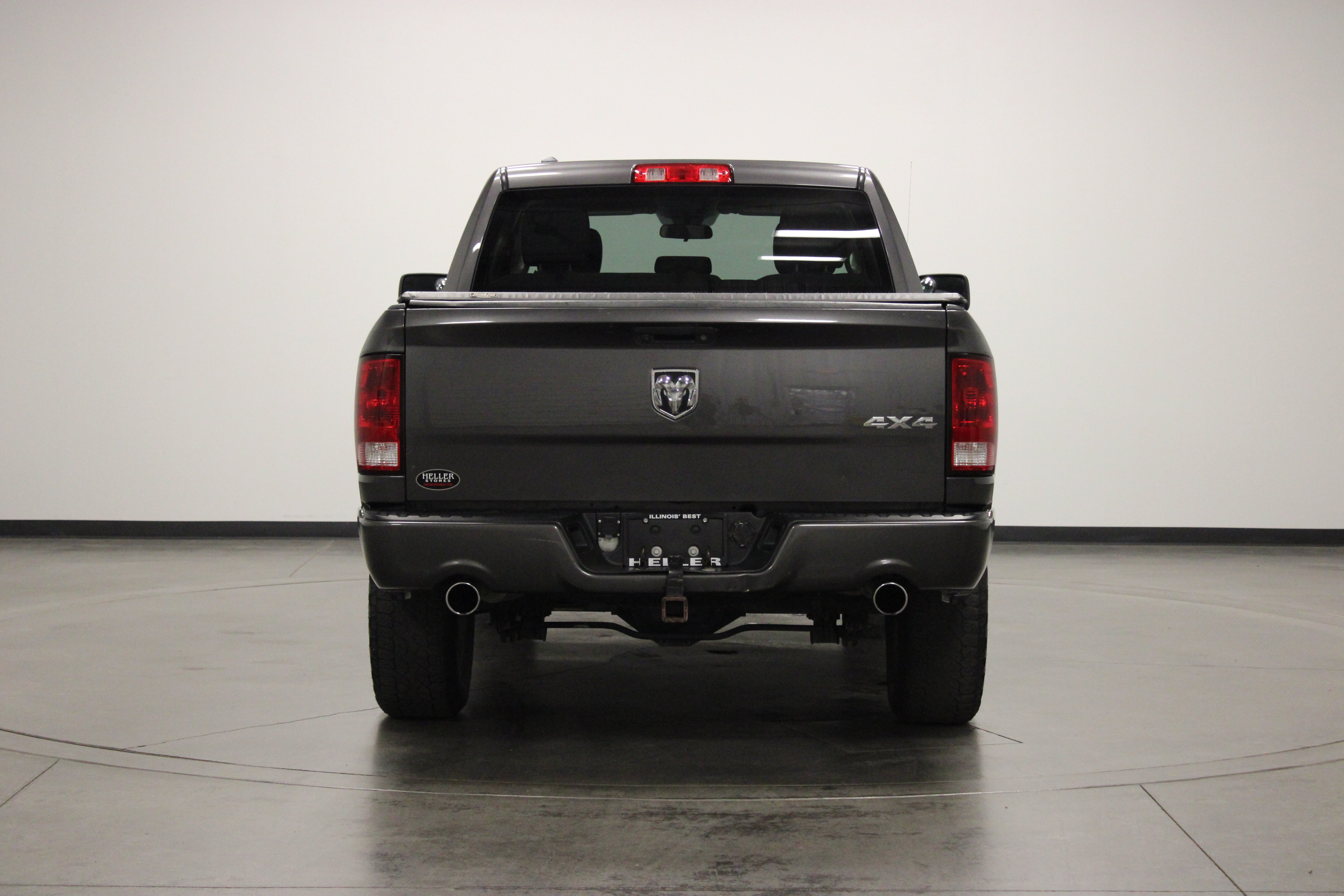 Used 2017 Granite Crystal Metallic Clearcoat Ram Express image 7