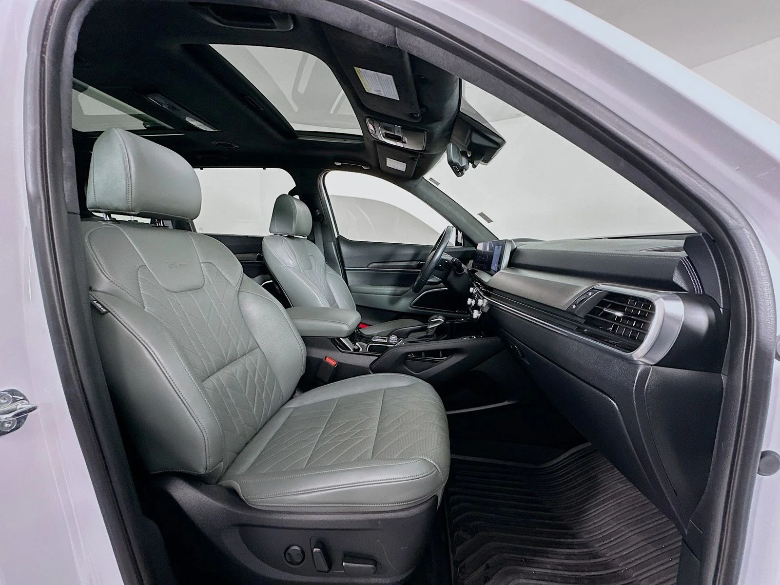 Used 2023 Glacial White Pearl Kia SX-Prestige X-Pro image 32