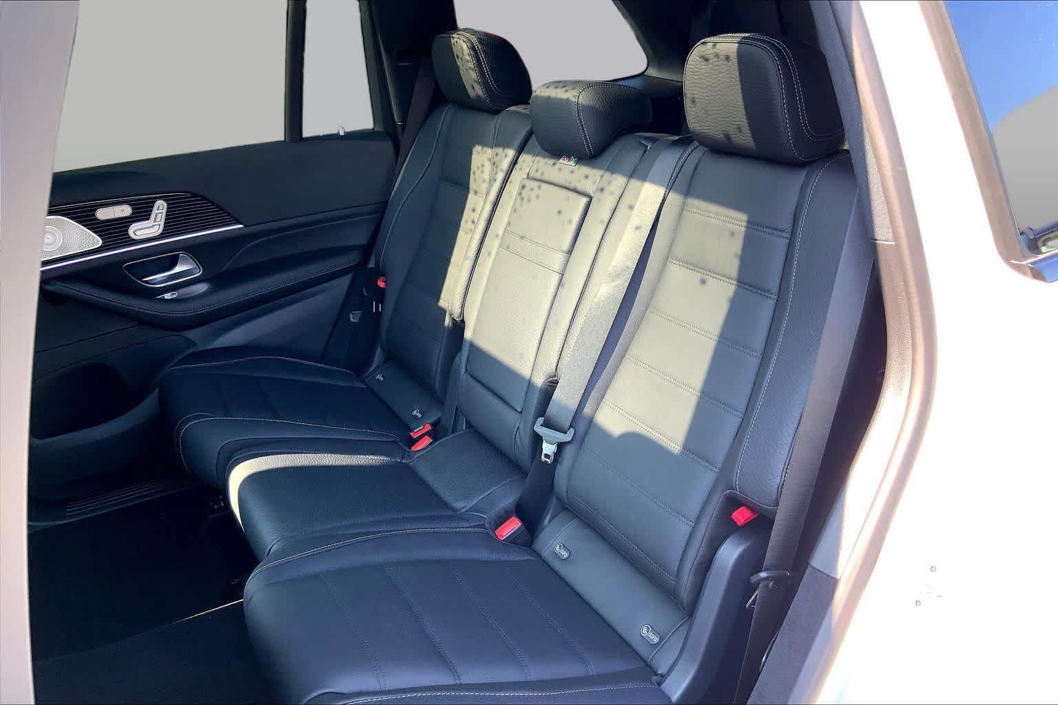 New 2026 MANUFAKTUR Moonlight White Metallic Mercedes-Benz GLS 450 image 13