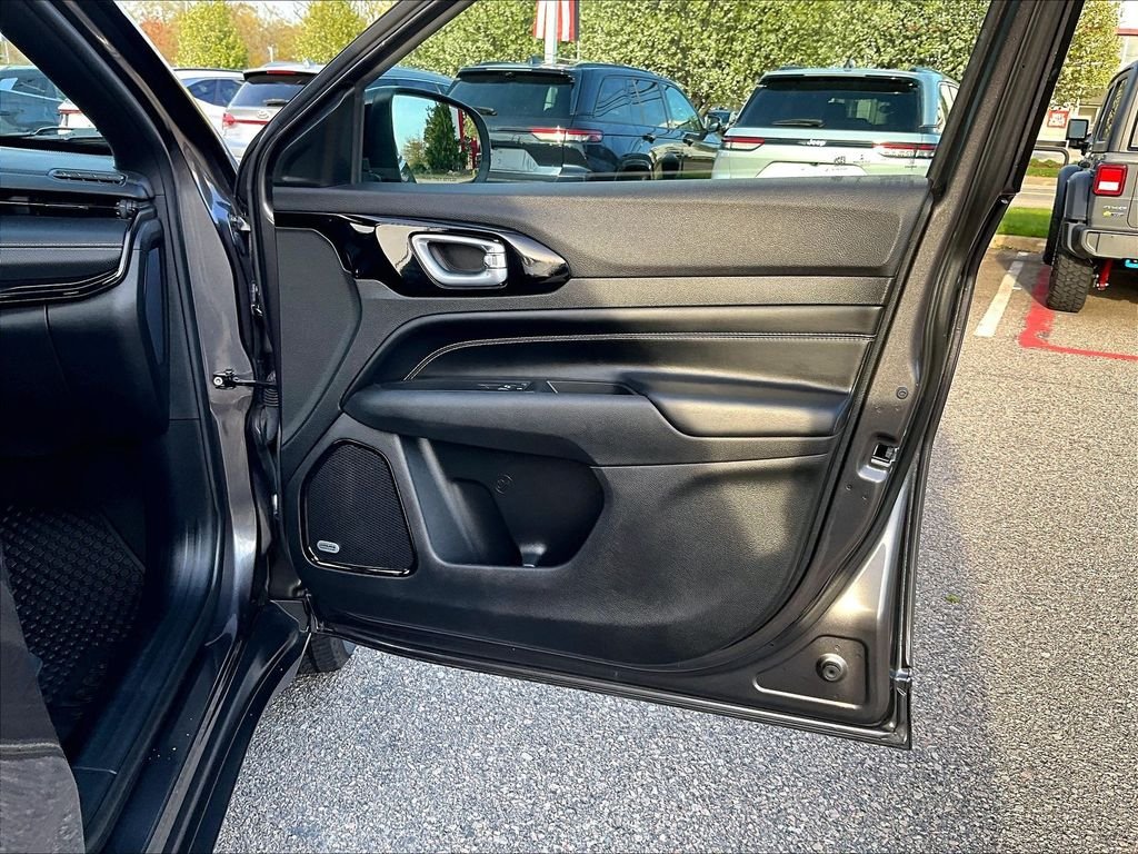 Used 2022 Gray Jeep Altitude image 12