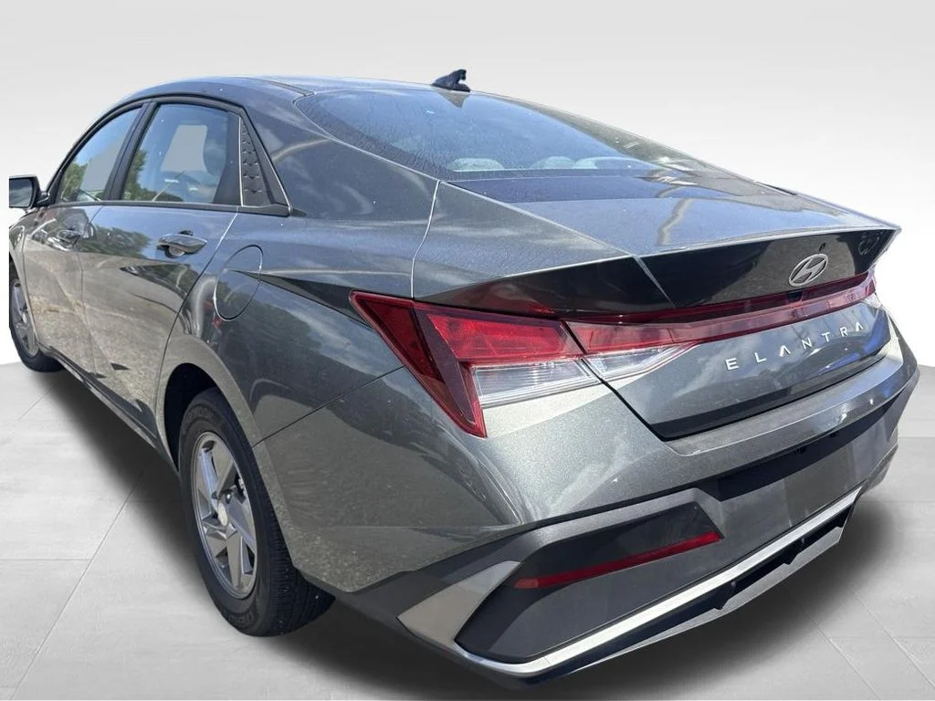 Used 2025 Gray Hyundai SE image 9