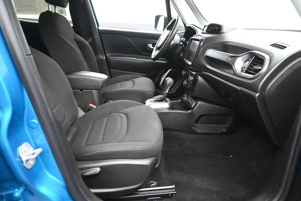 Certified Used 2022 Teal Jeep Latitude image 9