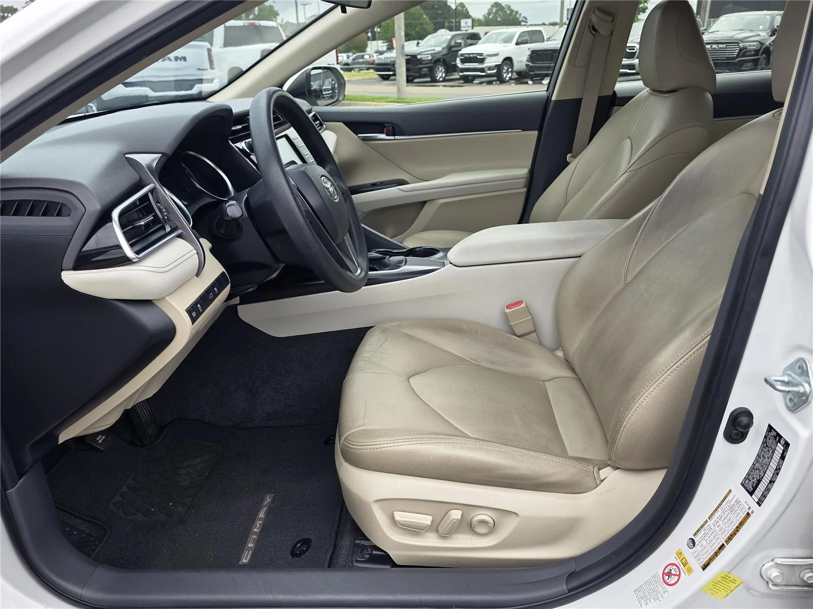 Used 2018 Super White Toyota LE image 23
