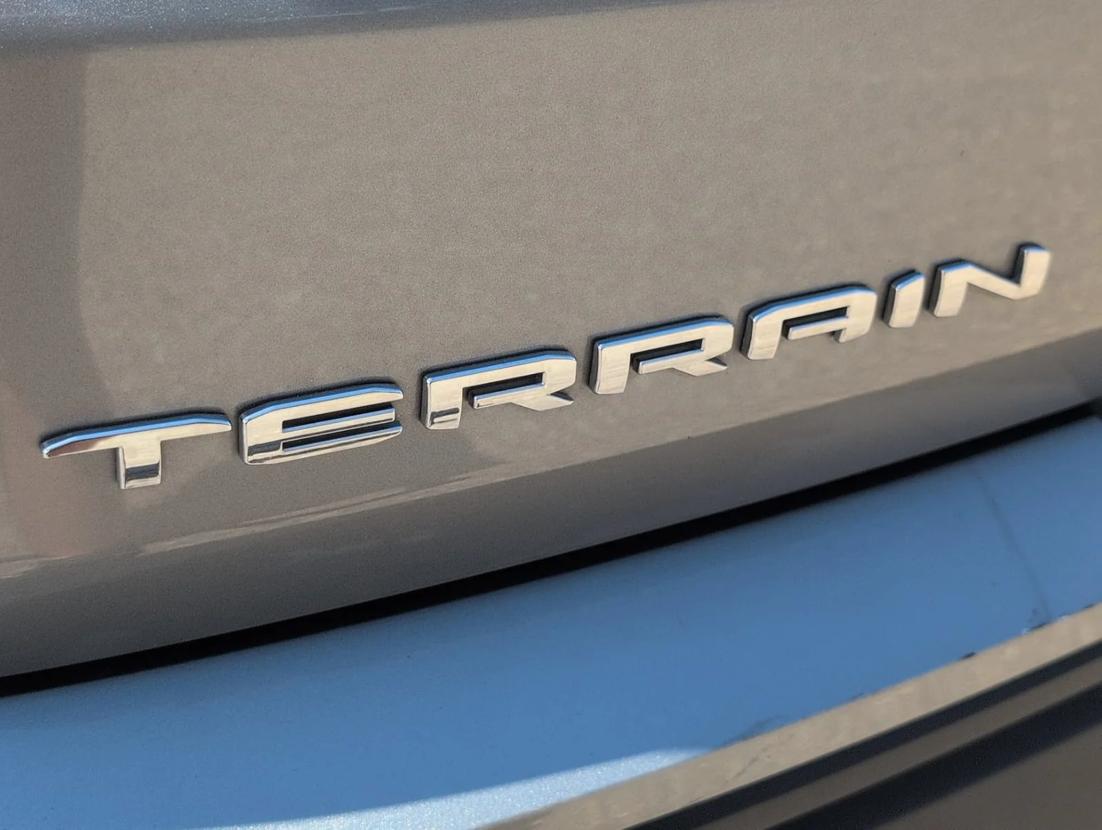 Used 2024 Sterling Metallic GMC SLE image 6
