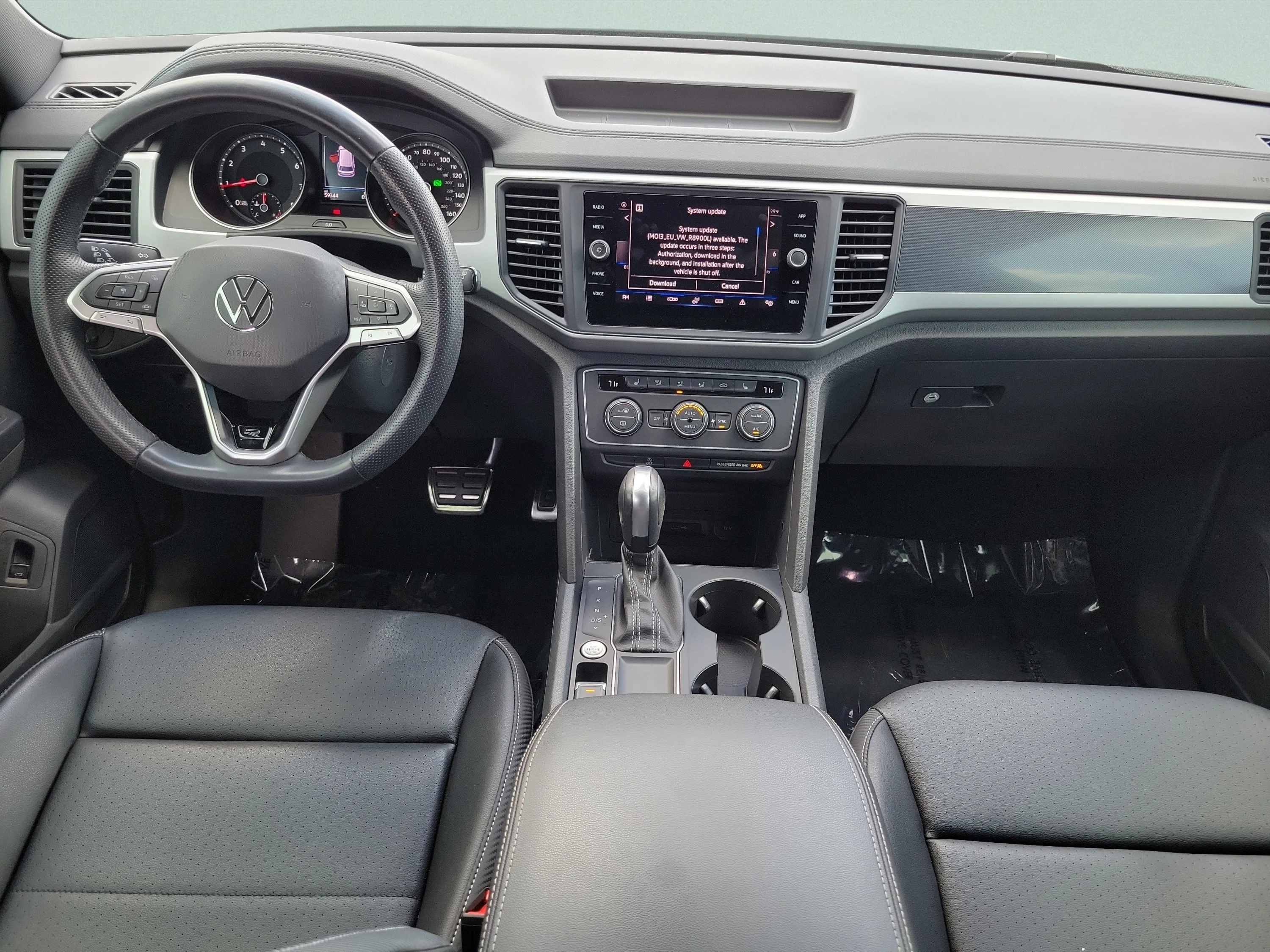 Used 2021  Volkswagen 3.6L V6 SE w/Technology R-Line image 17