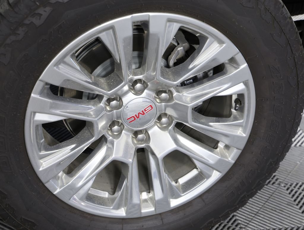 Used 2024 Silver GMC Denali image 7