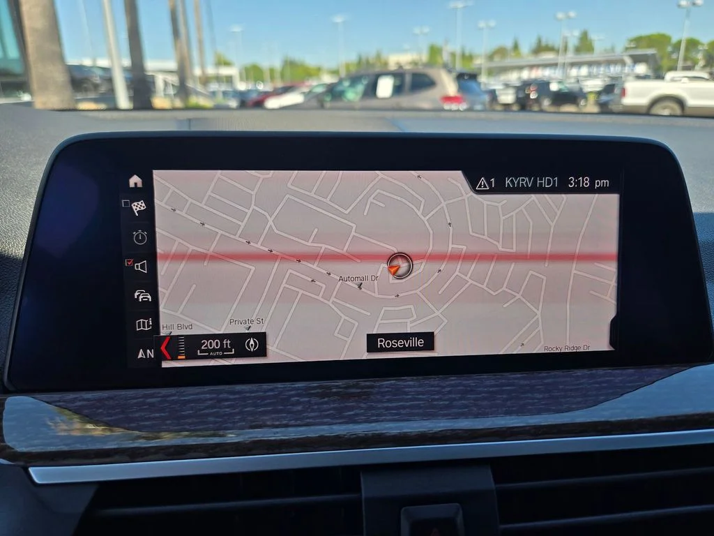 Used 2021 White BMW sDrive30i image 10