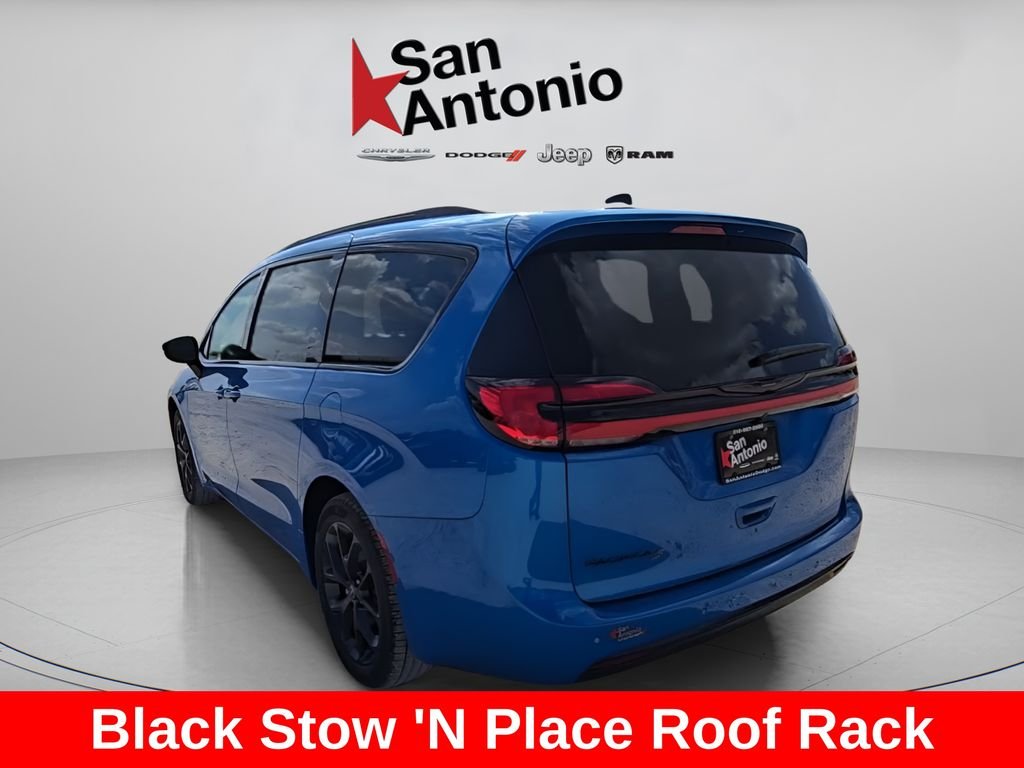 New 2026 Hydro Blue Pearl-Coat Exterior Paint Chrysler Select image 11