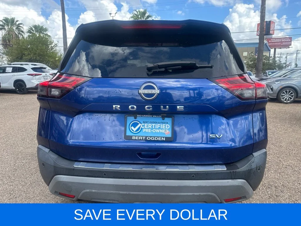 Used 2022 Blue Nissan SV image 5