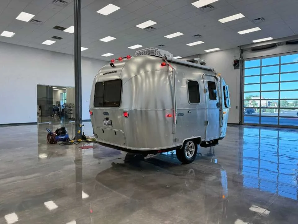 Used 2025  AIRSTREAM  image 2