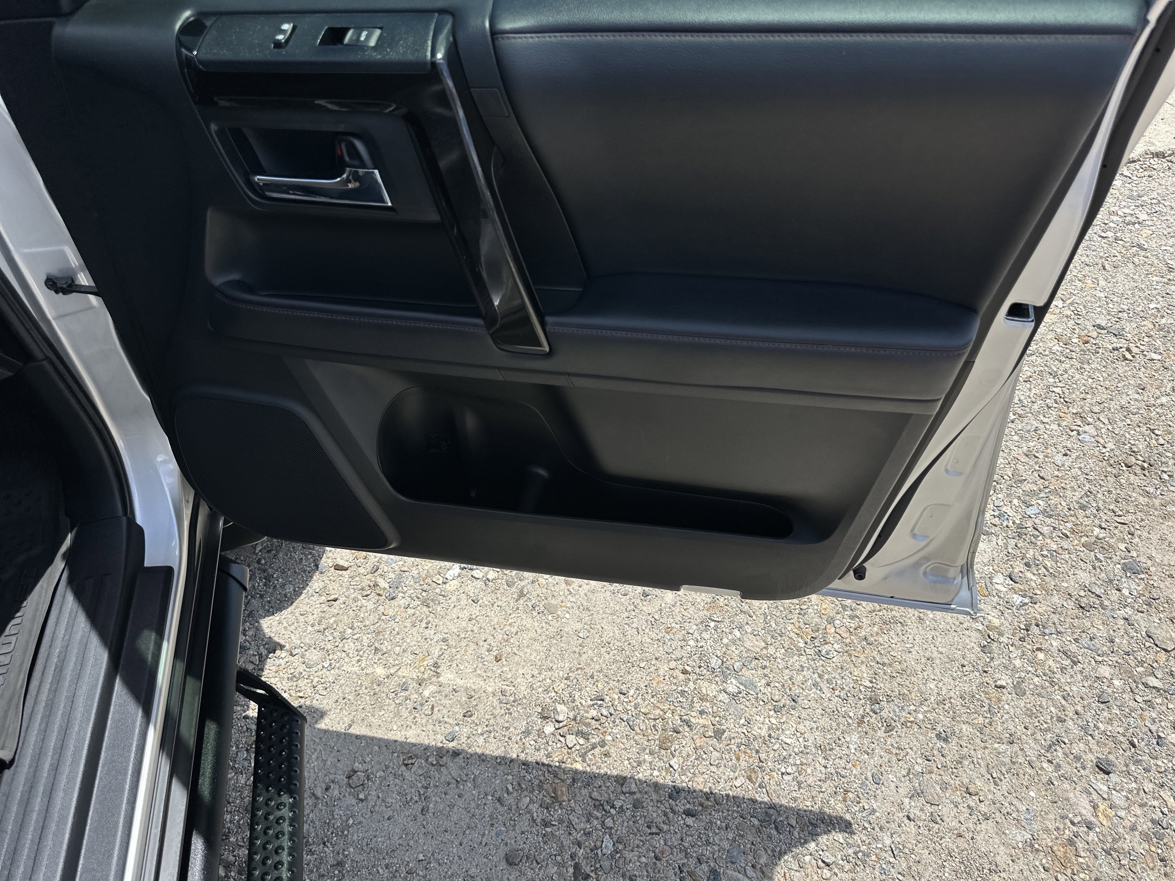 Used 2021 Classic Silver Metallic Toyota Venture image 20