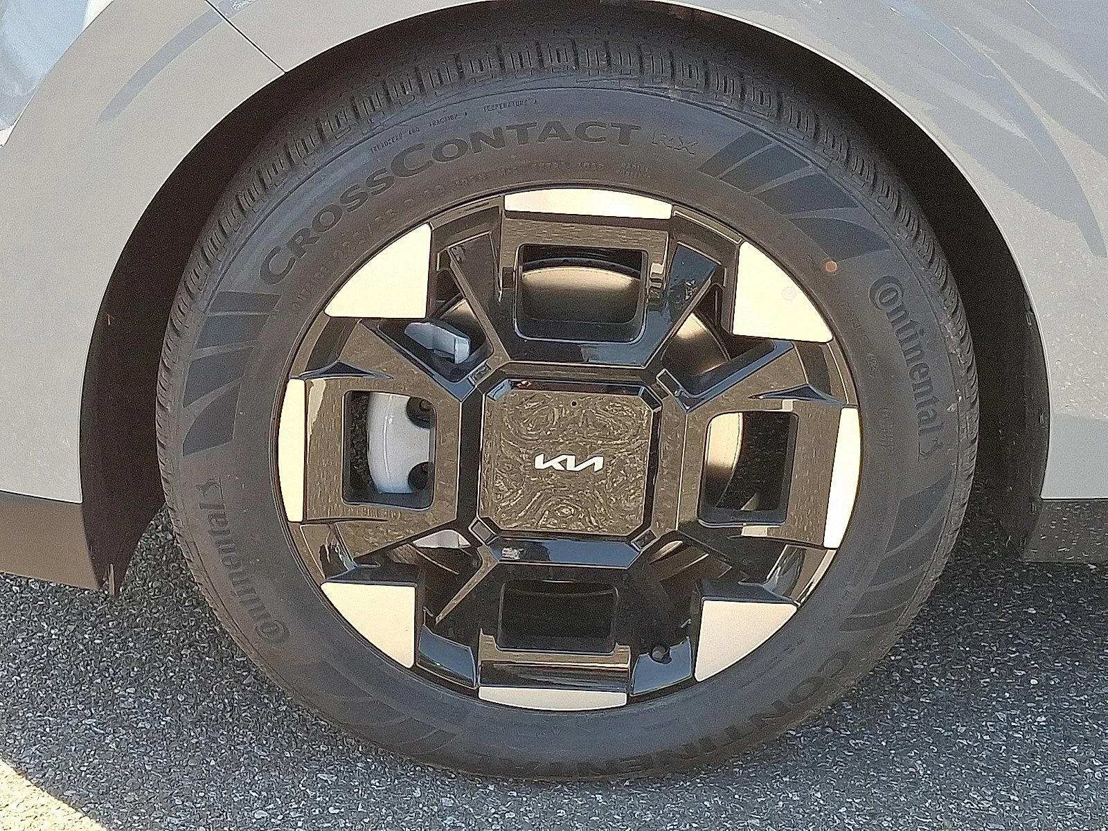 New 2026 Ceramic Silver Kia EX image 4