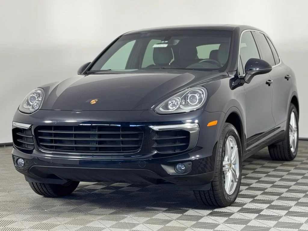Used 2018 Moonlight Blue Metallic Porsche Base image 3