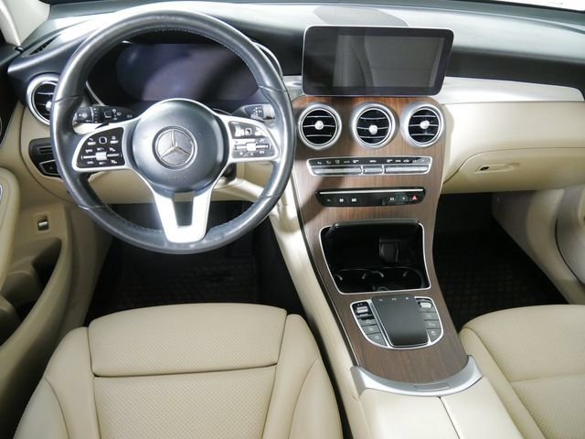 Certified Used 2022  Mercedes-Benz GLC 300 image 4