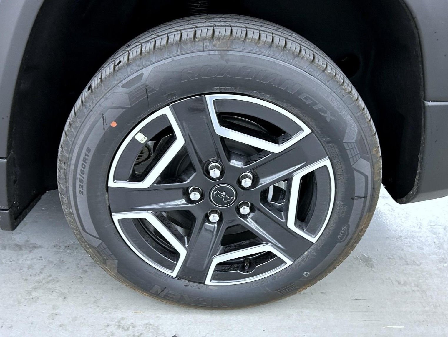 New 2026 Diamond Black Crystal Pearl-Coat Exterior Paint Jeep Laredo image 22