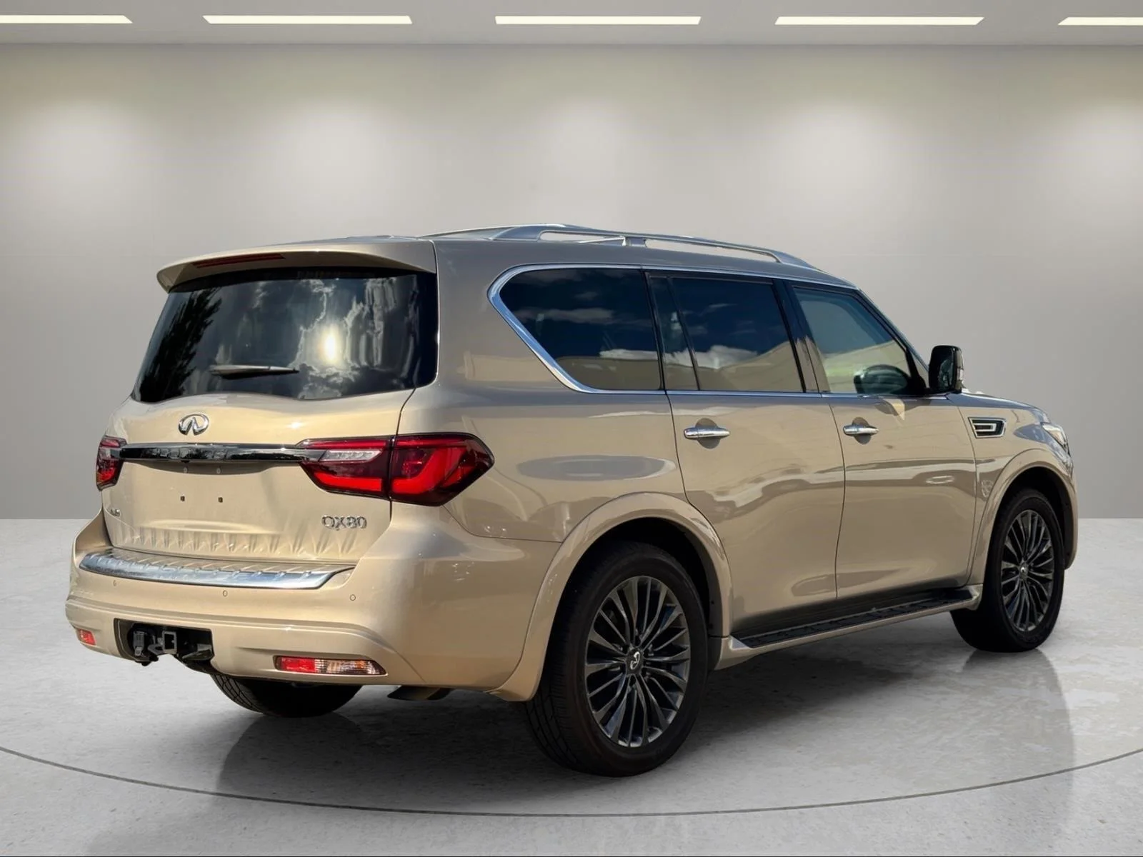Used 2022 Champagne Quartz INFINITI PREMIUM SELECT image 5