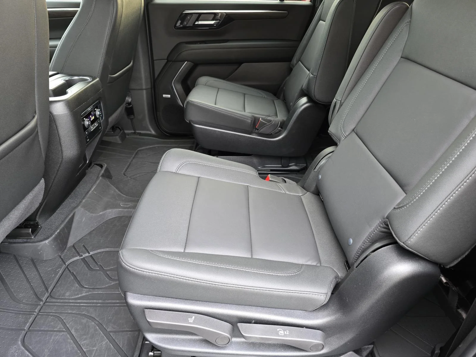 Used 2026 Black Chevrolet Z71 image 10