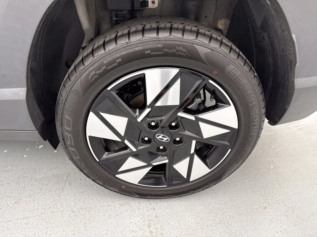2024 Hyundai Kona SEL SUV Slide 4