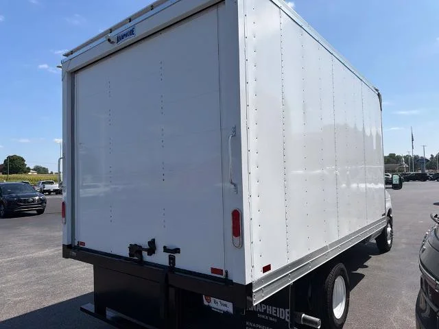 New 2027 Oxford White Ford E-350 SRW image 24