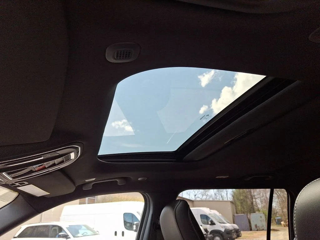 New 2026 Silver Zynith Exterior Paint Jeep Altitude image 10
