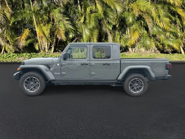 Used 2022 Gray Jeep Overland image 9