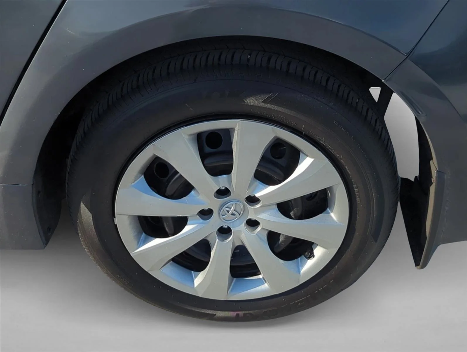 Used 2025 Underground Toyota LE image 7