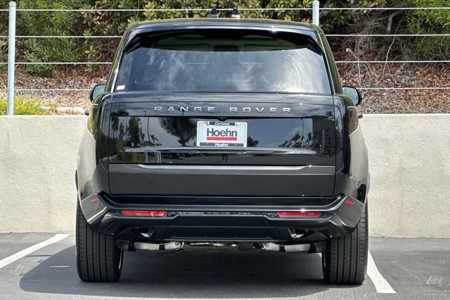 New 2026 Obsidian Black in Gloss Finish Land Rover SE image 4