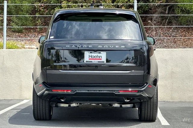 New 2026 Obsidian Black in Gloss Finish Land Rover SE image 4