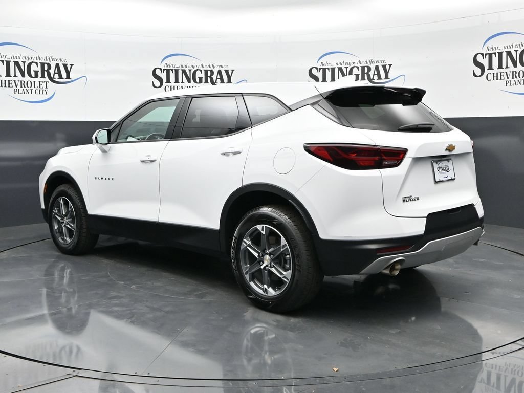 Used 2025 Summit White Chevrolet 2LT image 6