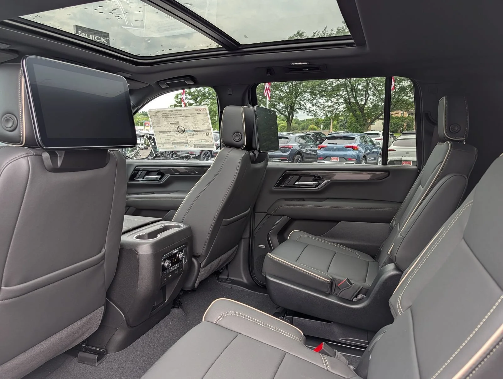 New 2026 Onyx Black GMC Elevation image 5