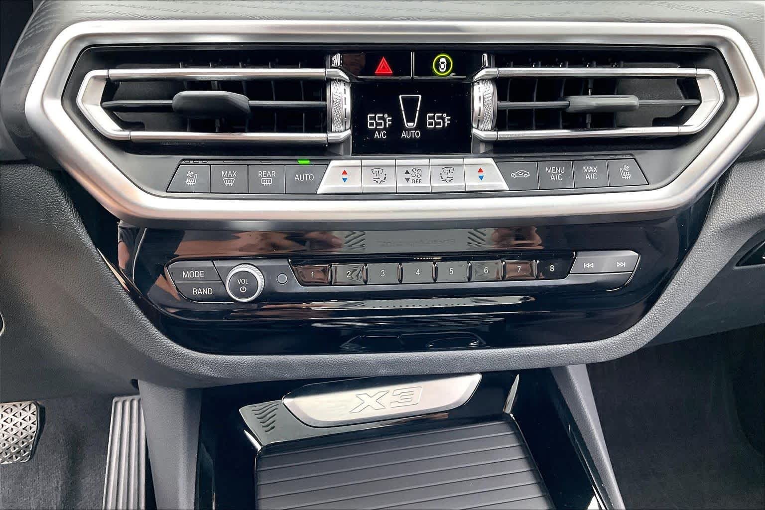 Used 2024 Skyscraper Grey Metallic BMW xDrive30i image 33