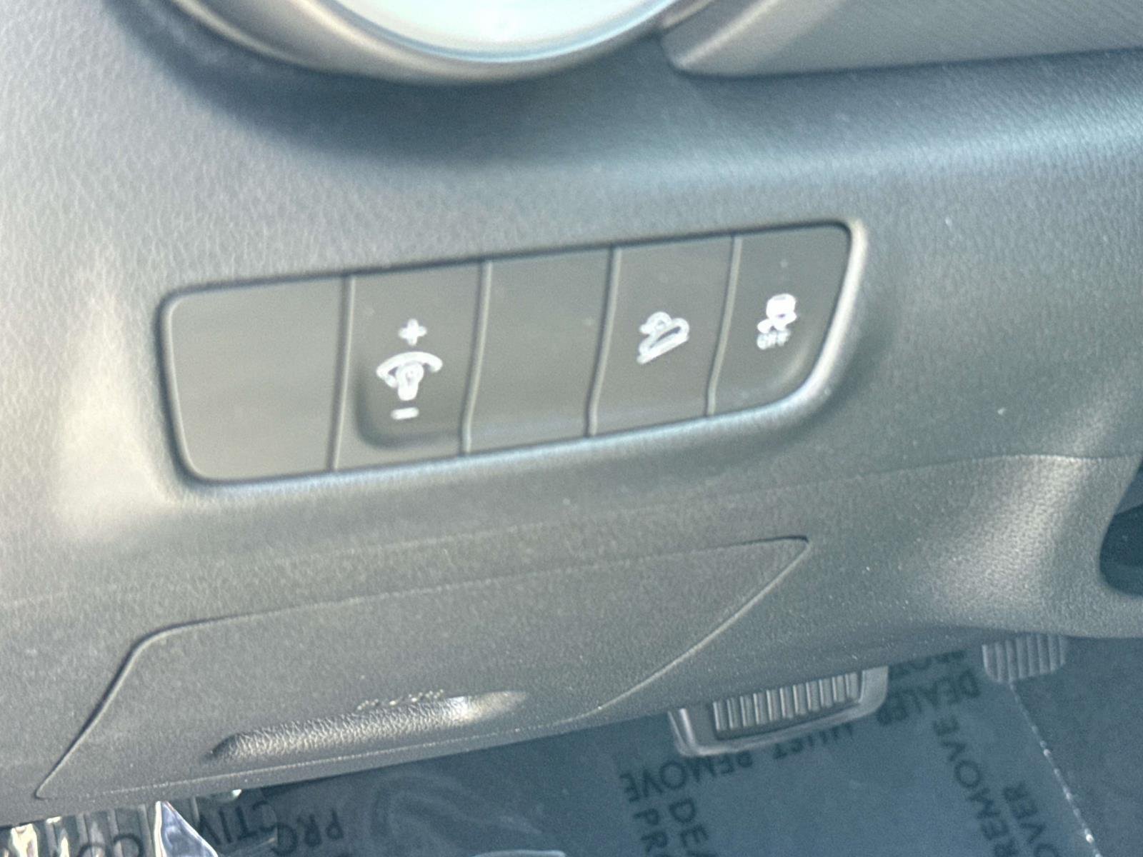 Used 2023 Silver Hyundai SEL image 27