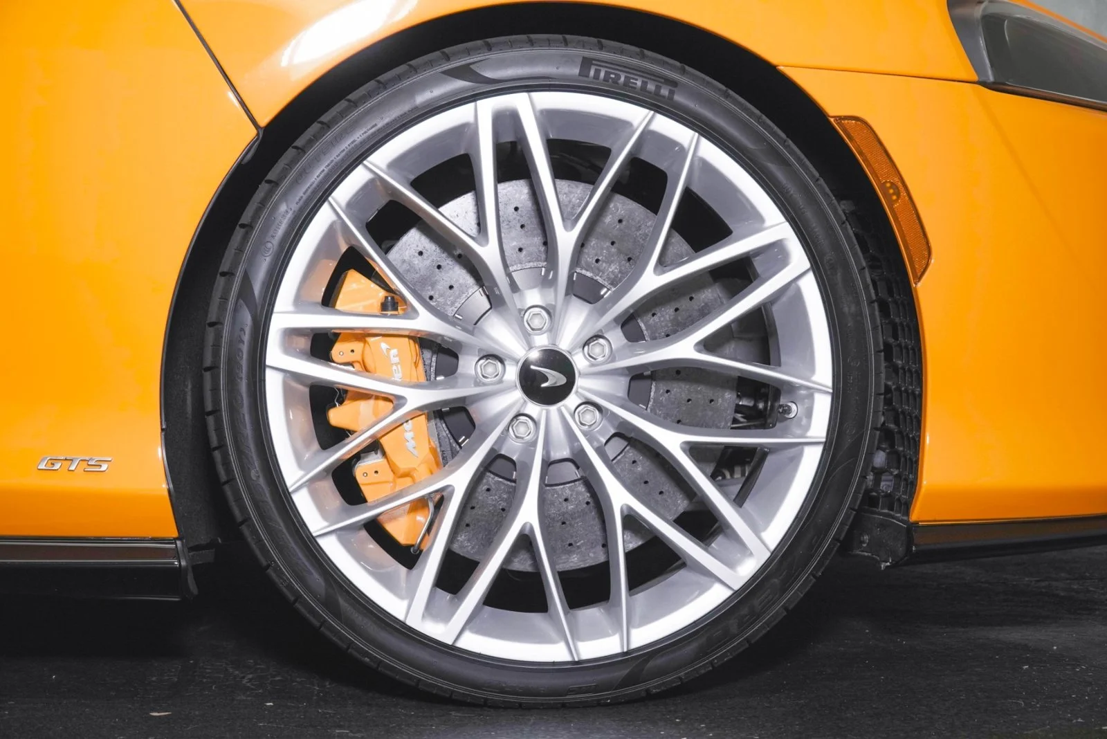 Used 2025  McLaren  image 4