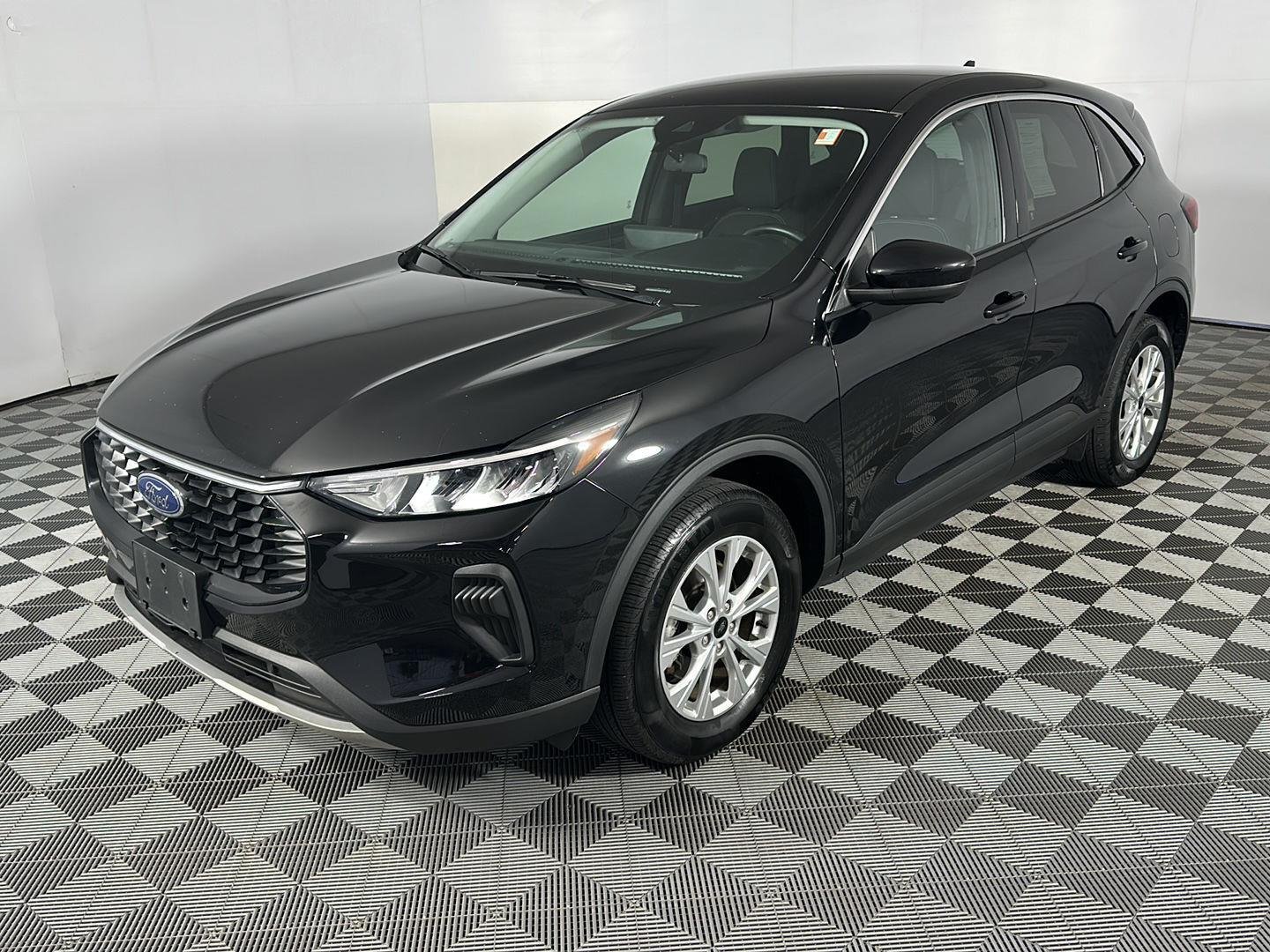 Used 2023 Agate Black Metallic Ford Active image 14