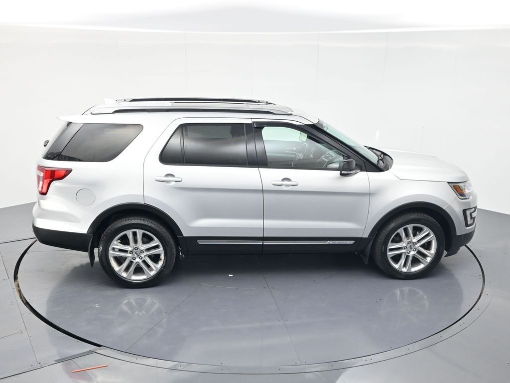 Used 2017 Ingot Silver Ford XLT image 40