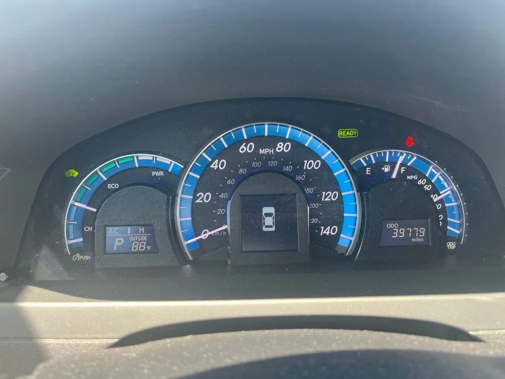 Used 2014 Super White Toyota XLE image 16