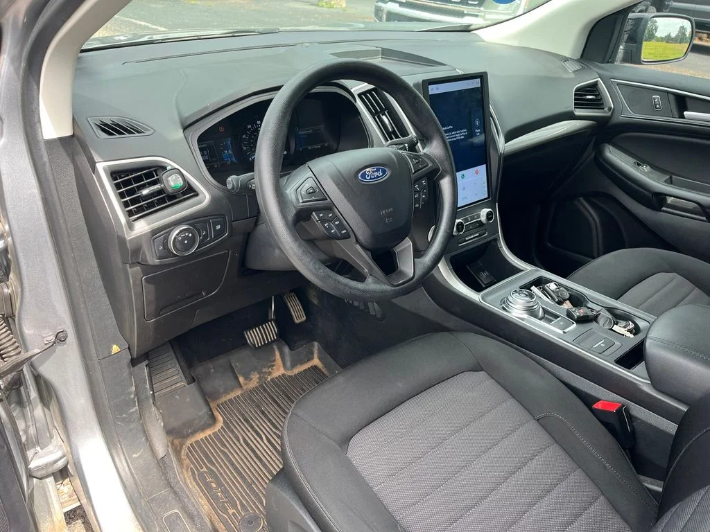 Used 2022 Iconic Silver Metallic Ford SE image 7