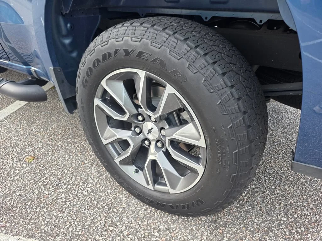 Used 2024 Lakeshore Blue Metallic Chevrolet RST image 33