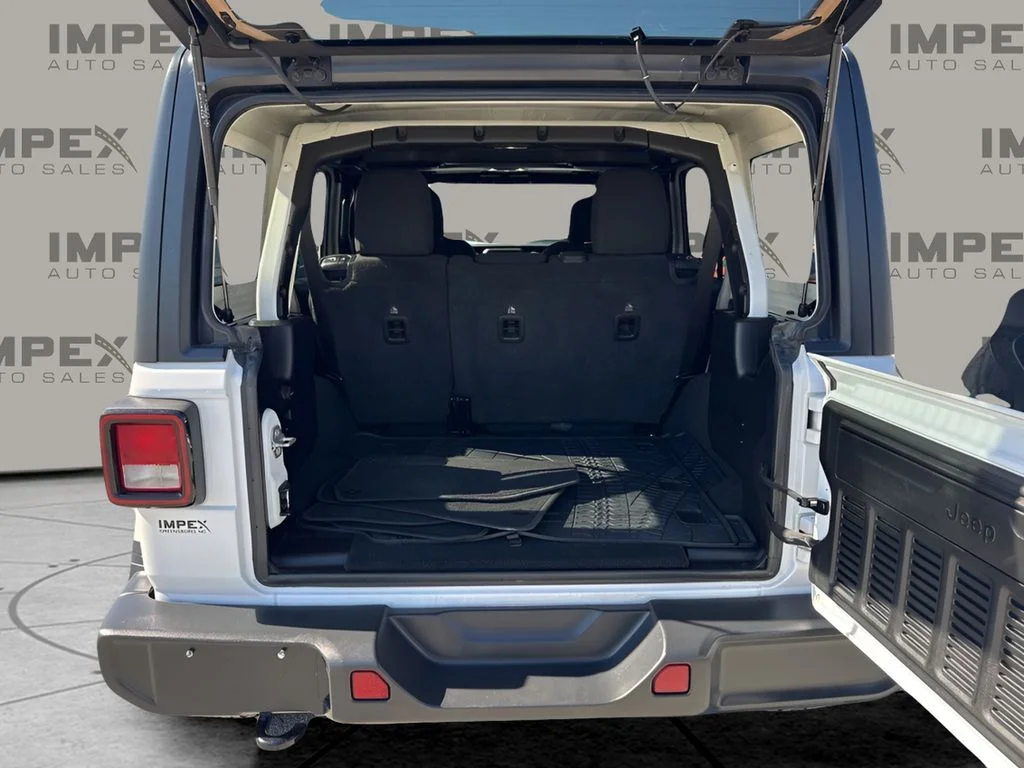 Used 2021 White Jeep Unlimited Sahara image 21