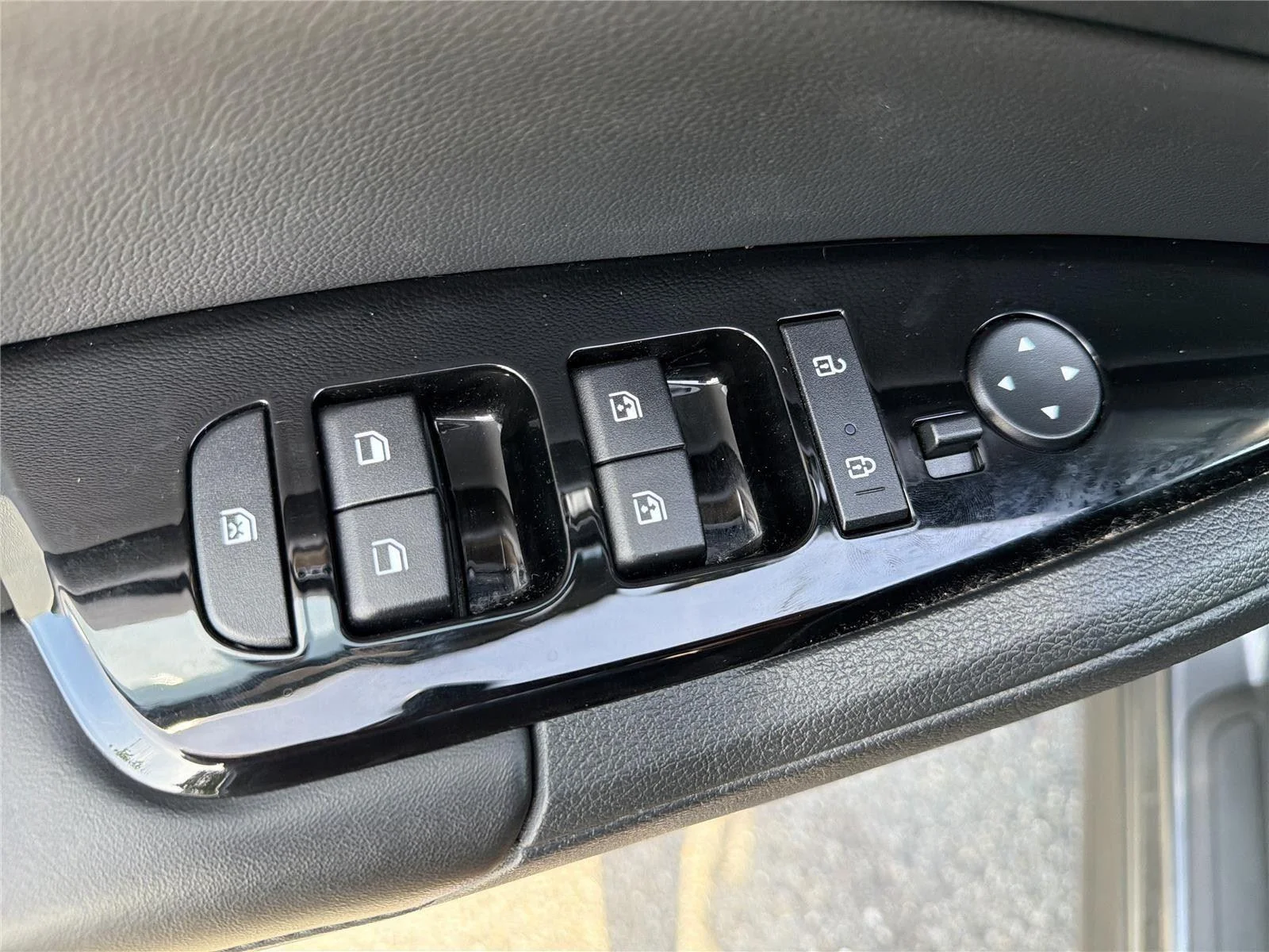 Used 2023 Gravity Gray Kia X-Line image 28