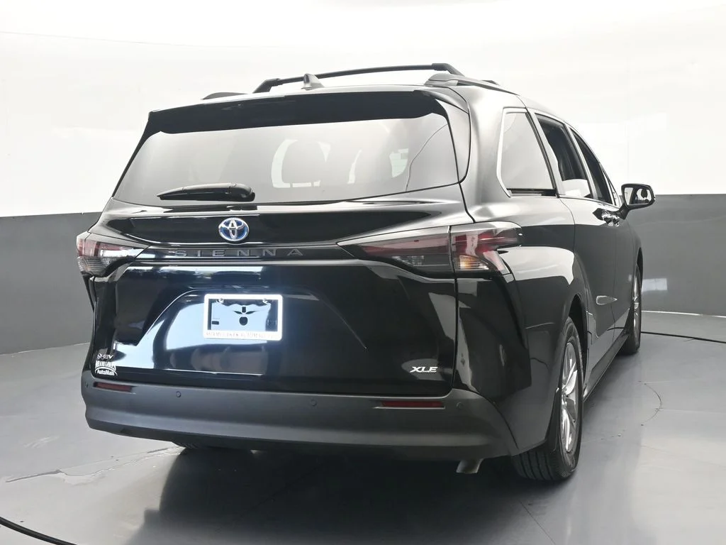 Used 2025 Midnight Black Metallic Toyota XLE image 5