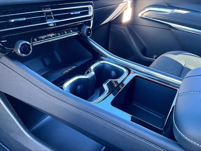 2027 Chevrolet Traverse LT - Photo 13