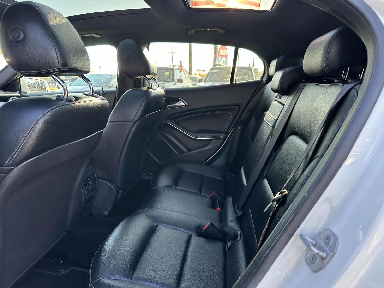 Used 2016 Cirrus White Mercedes-Benz GLA 250 image 18