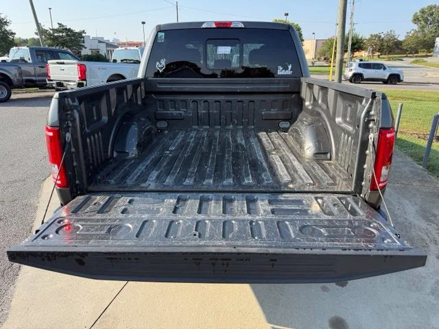 Used 2017 Gray Ford XLT image 9