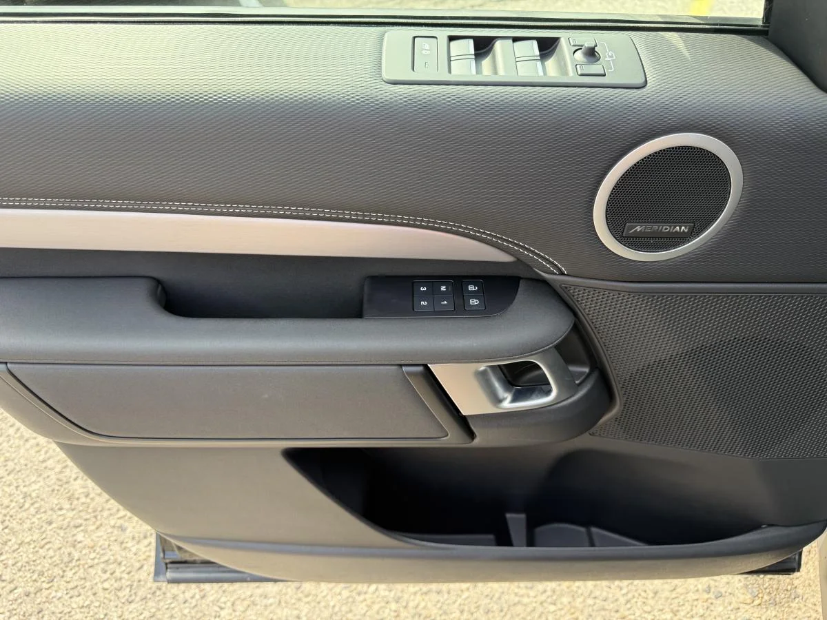 Used 2024 Black Land Rover Dynamic Se image 15